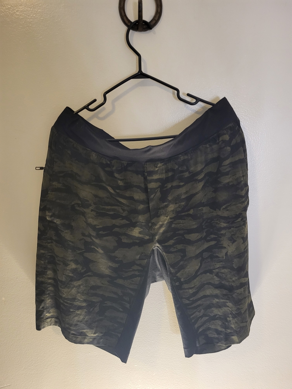 lululemon athletica Men's Olive Green Camo Athletic Shorts